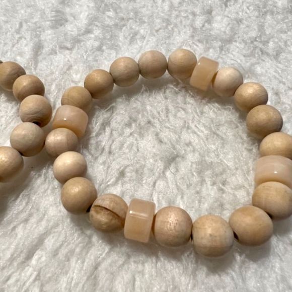 Lot of 2 Wood Beads & Faceted Beads With Gold Tone Spacers Elastic Bracelets - Picture 2 of 4